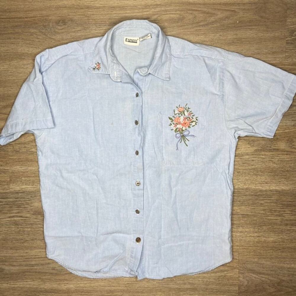 Vintage Women's Capacity Embroidered Short Sleeve Button Down (S)